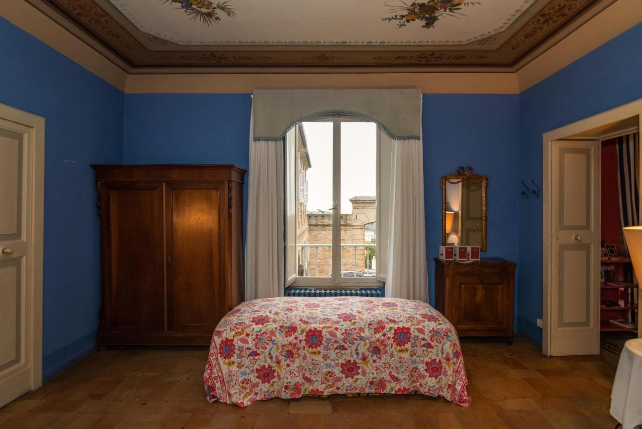 Palazzo Romani Adami Fermo Exteriör bild